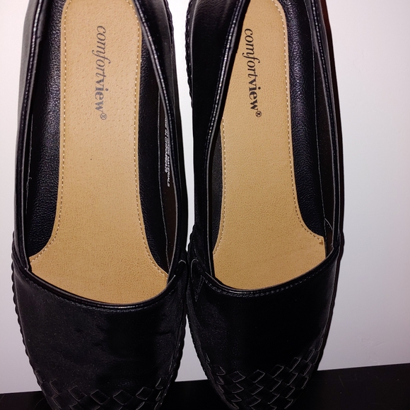 Shoes - Picture 3 of 4